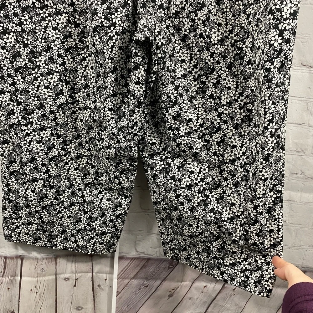 White Stag Womens Plus Size 16 Black & White Floral Capris Pants